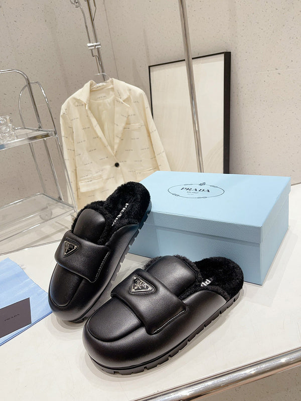 Styling view of Prada luxury piece style No.127