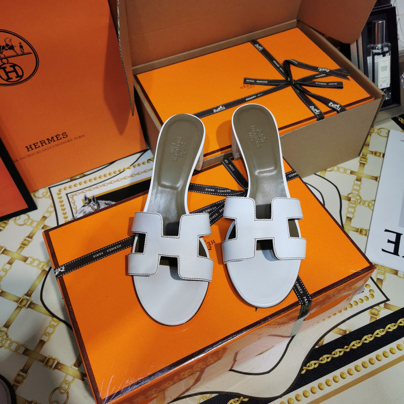 Hermès Tan Gladiator Sandals - Angled View