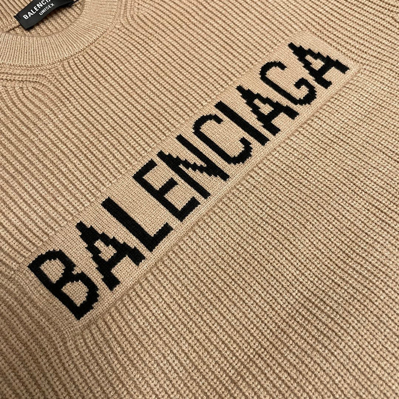 Styling view of Balenciaga luxury piece style No.069