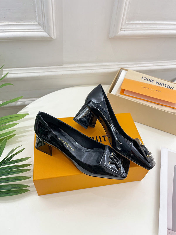 Louis Vuitton shoes Style 302 - back heel detail