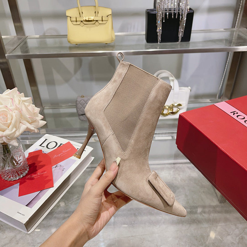Texture and finish detail of Roger Vivier luxury piece style No.065