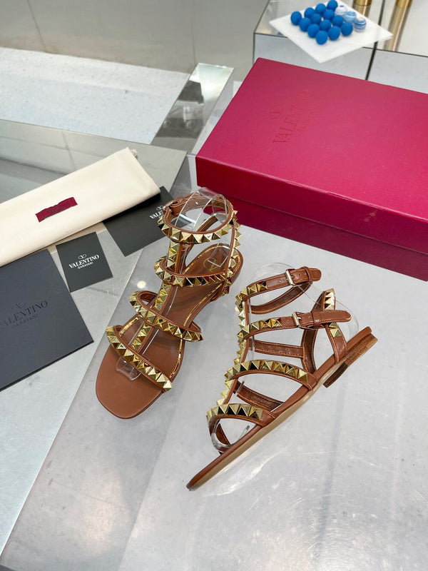Three-quarter angle view of Valentino Garavani luxury piece style No.225