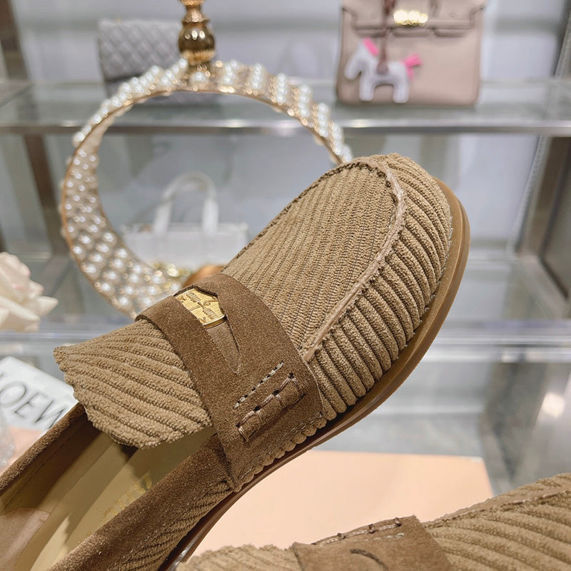 Three-quarter angle view of Miu Miu luxury piece style No.094