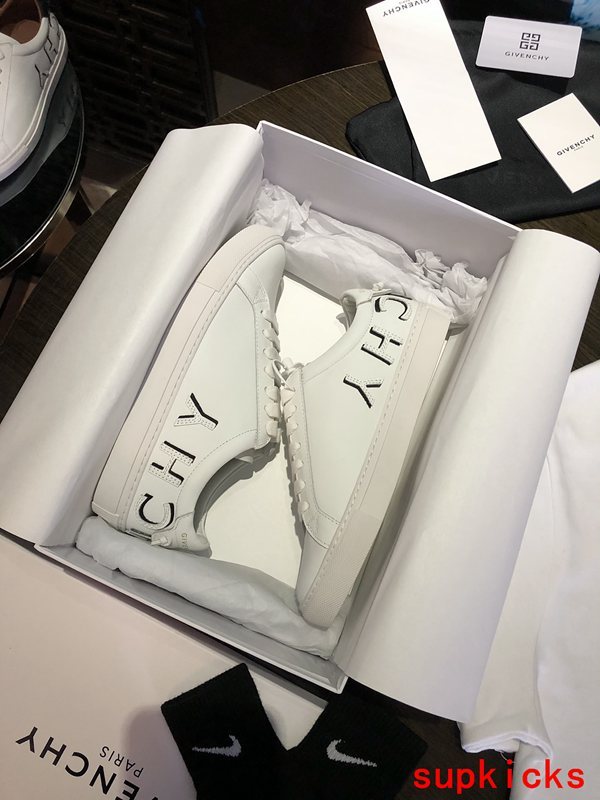 Givenchy shoes Style 073 - close-up of sleek modern silhouette