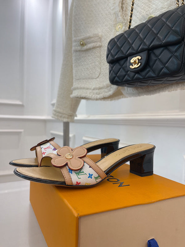 Louis Vuitton Beige Bow-Detail Flats - Detail Shot of Craftsmanship