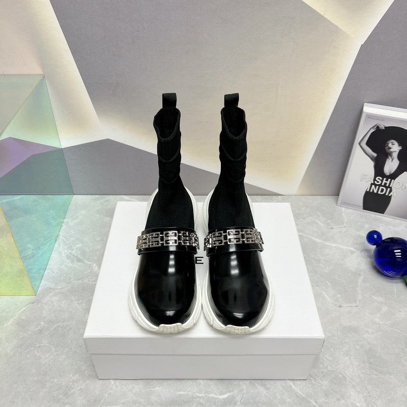 Givenchy shoes Style 160 - logo and branding close-up