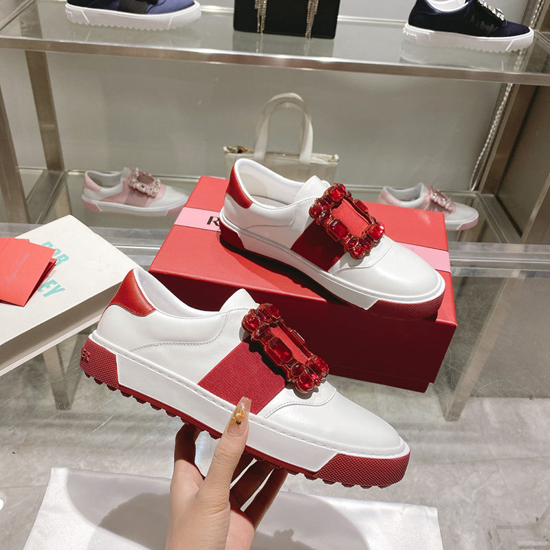 Full silhouette view of Roger Vivier luxury piece style No.047