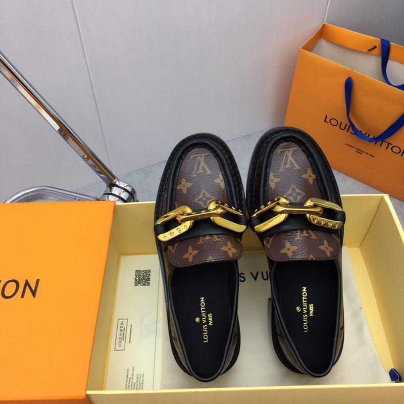 Louis Vuitton shoes Style 360 - logo and branding close-up