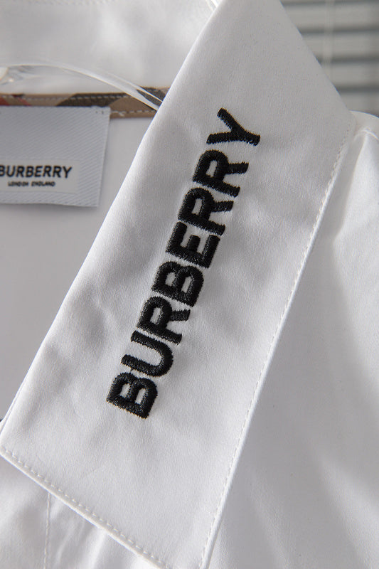 Styling view of Burberry luxury piece style No.041