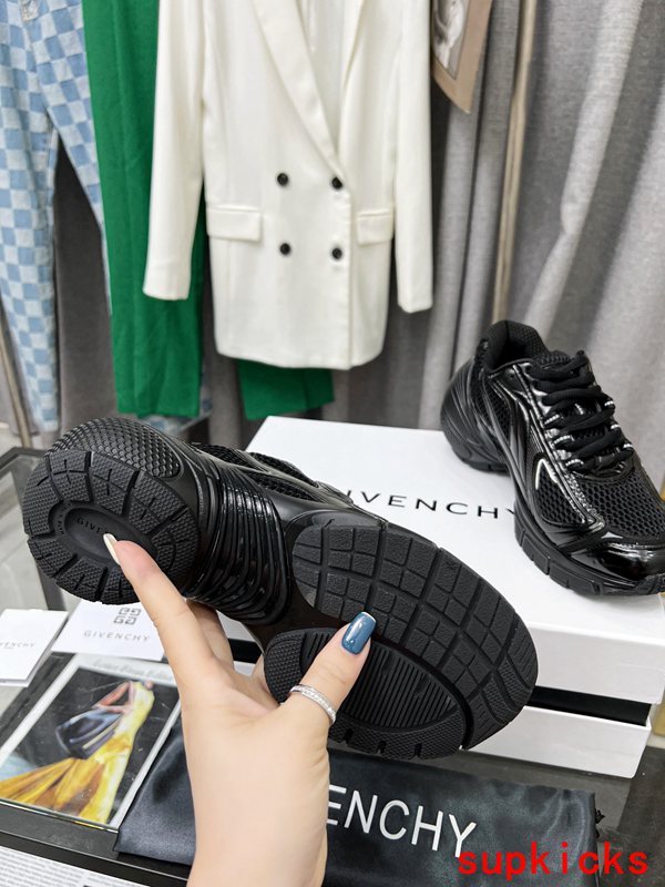 Givenchy shoes Style 022 - back heel detail