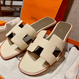 Hermès Beige Platform Sandals - Toe Detail View