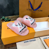 Front view of Louis Vuitton luxury piece style No.122