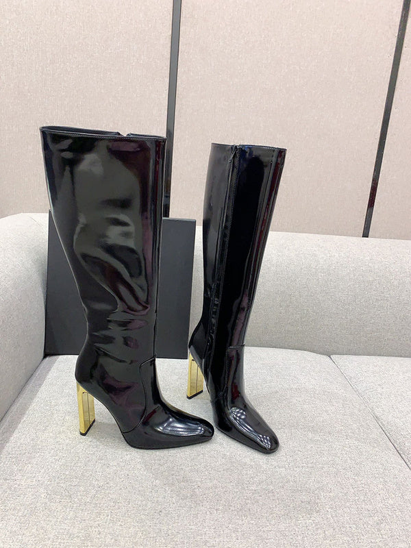Three-quarter angle view of Saint Laurent luxury piece style No.042