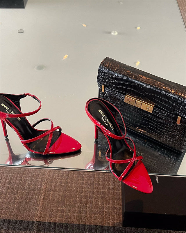 Three-quarter angle view of Saint Laurent luxury piece style No.080