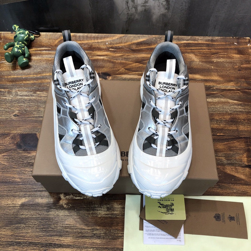 Burberry shoes Style 287 - packaging and accessories