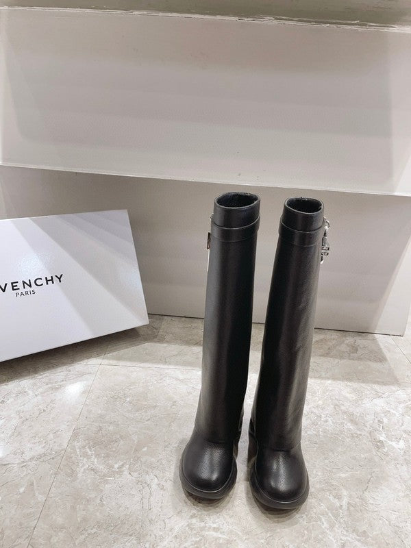 Givenchy shoes Style 166 - logo and branding close-up