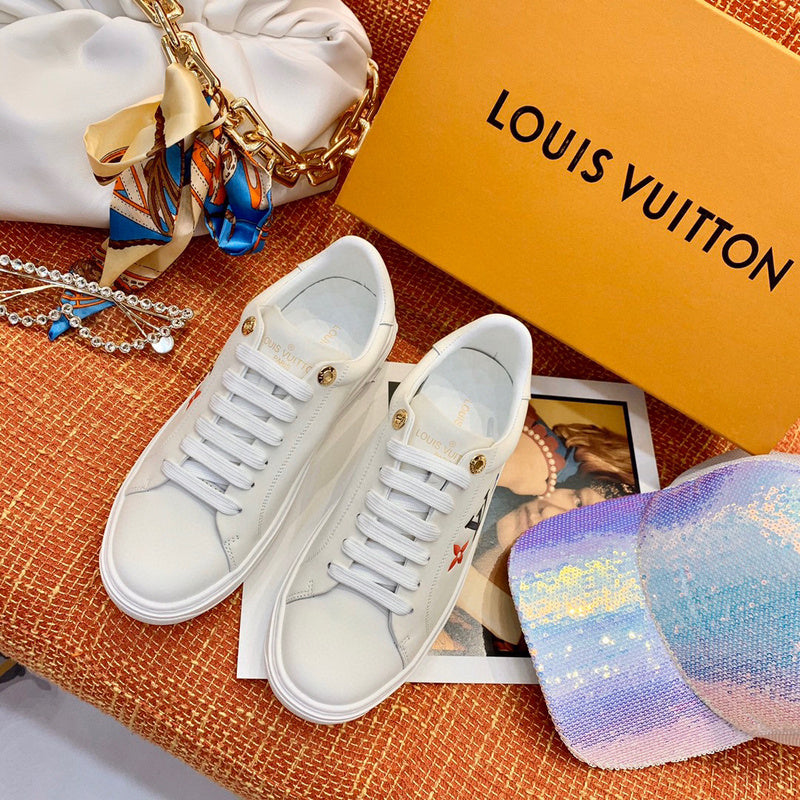 Front view of Louis Vuitton luxury piece style No.047