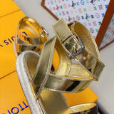 Texture and finish detail of Louis Vuitton luxury piece style No.109