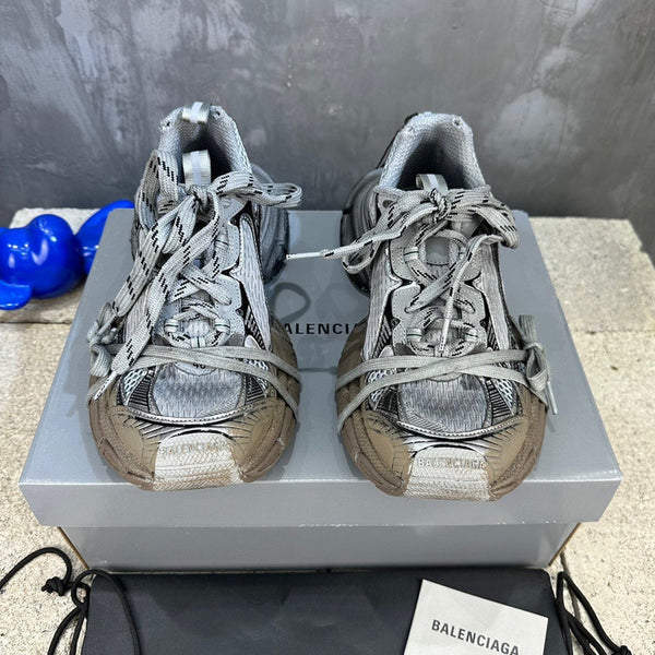 Balenciaga shoes Style 021 - side profile detail