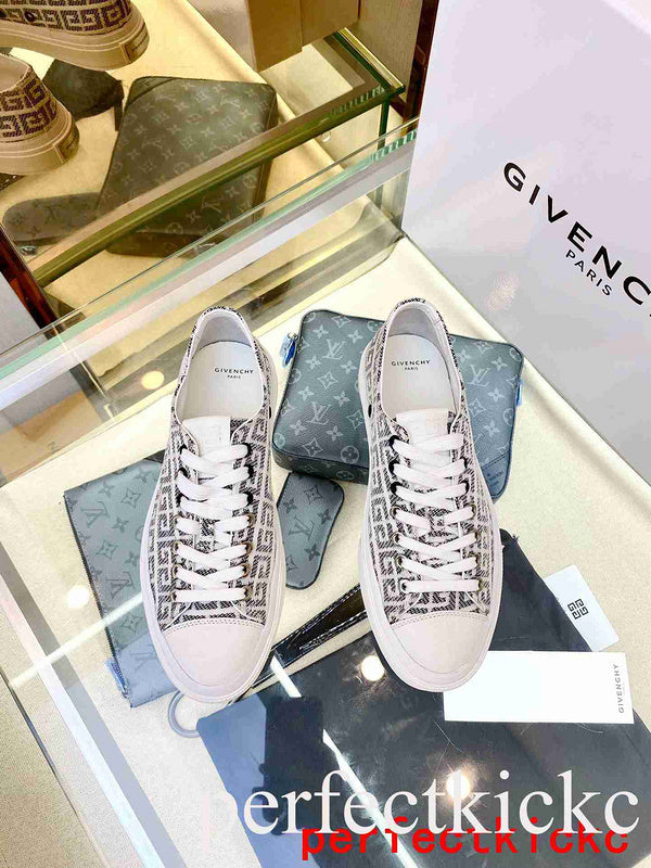Givenchy shoes Style 121 - back heel detail