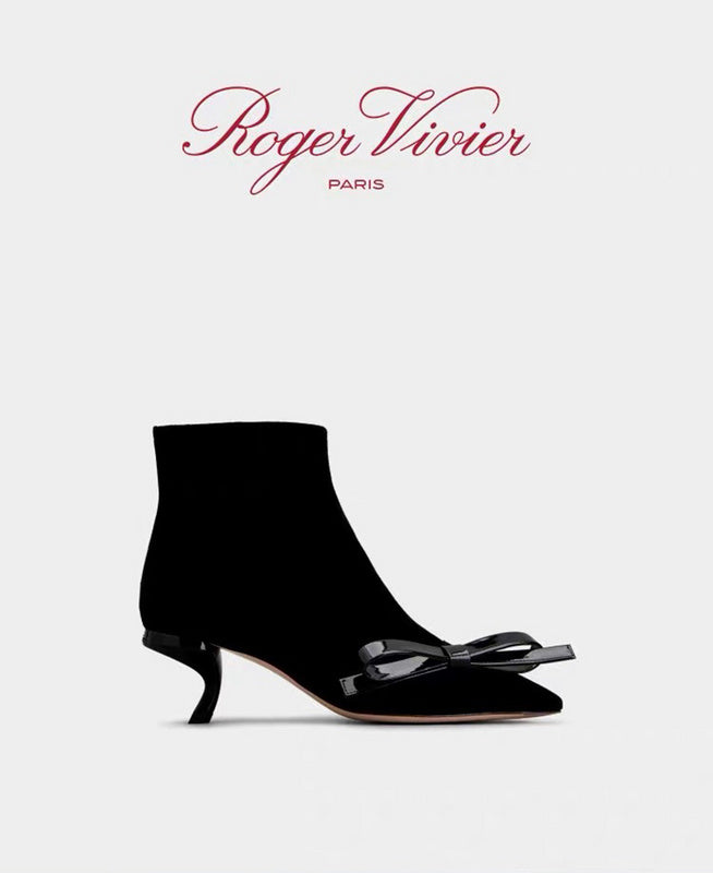 Close-up detail view of Roger Vivier luxury piece style No.078