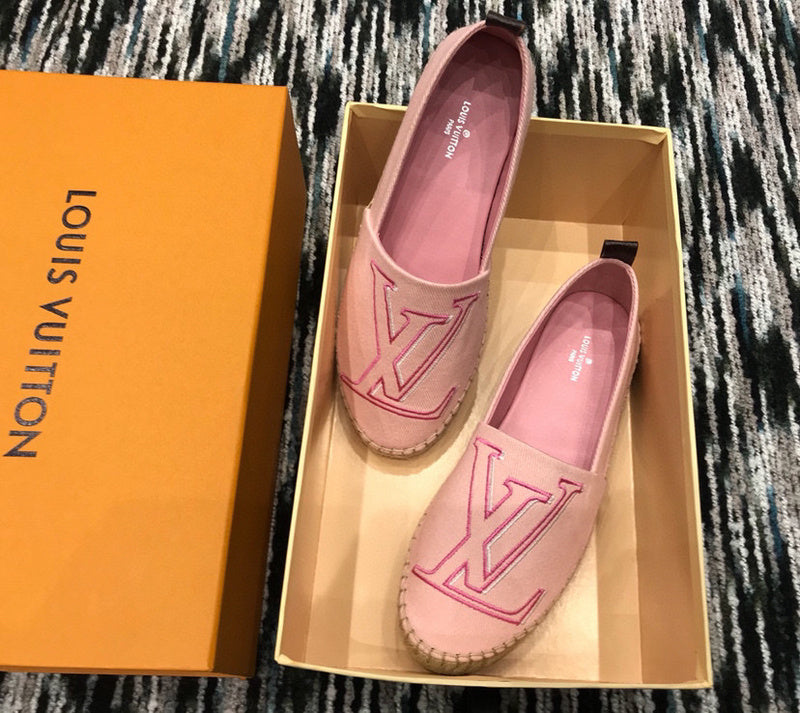 Side profile view of Louis Vuitton luxury piece style No.023
