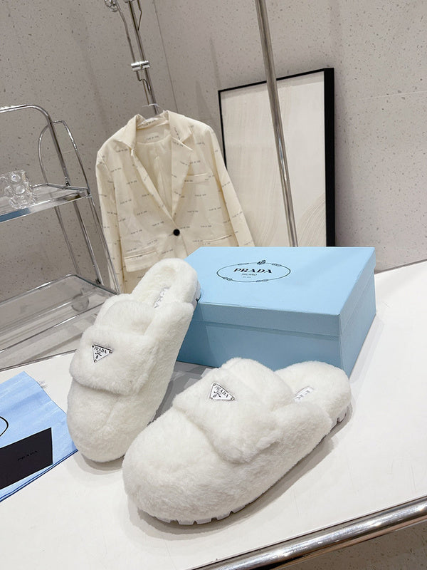 Styling view of Prada luxury piece style No.127