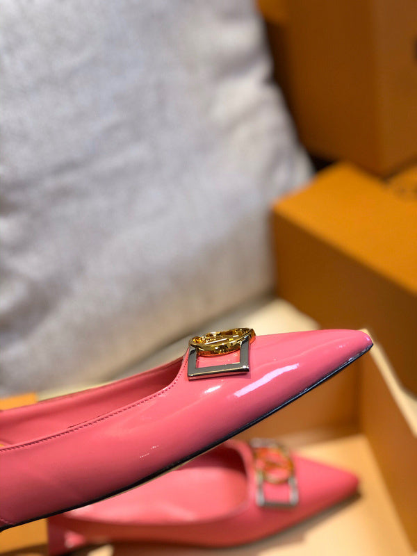 Styling view of Louis Vuitton luxury piece style No.111