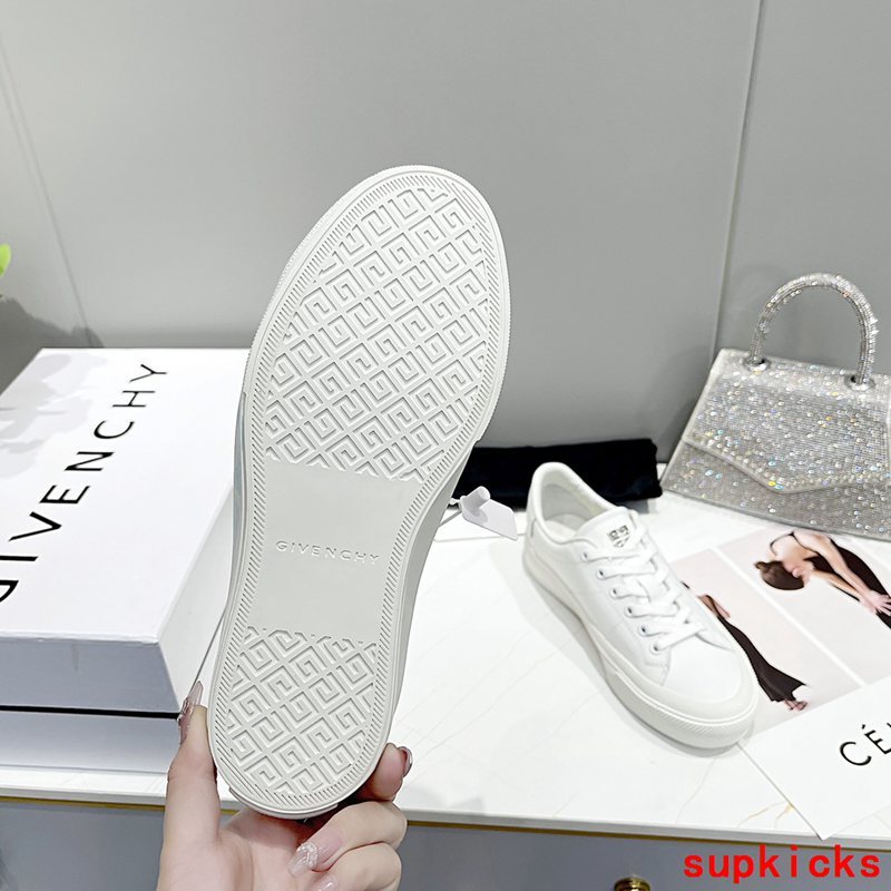 Givenchy shoes Style 050 - logo and branding close-up