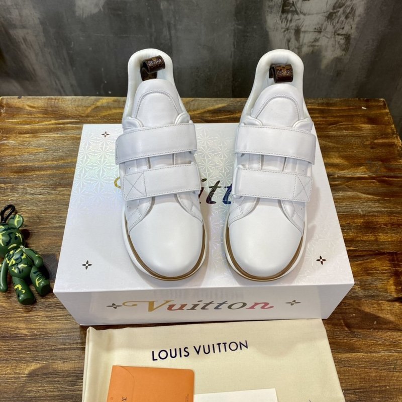 Front view of Louis Vuitton luxury piece style No.135