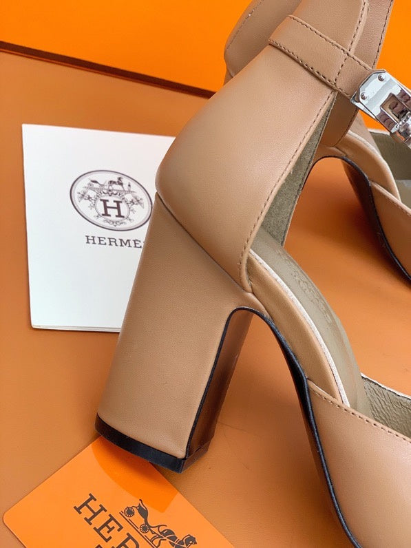 Hermès Camel Ankle Boots - Heel Detail View