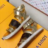Three-quarter angle view of Louis Vuitton luxury piece style No.109