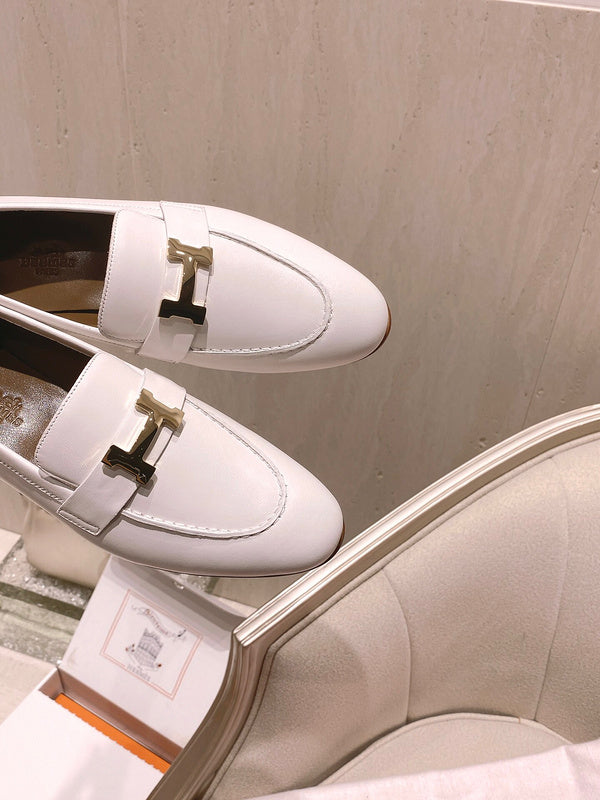 Hermès Grey Bow-Detail Flats - Full Silhouette View