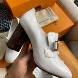 Styling view of Louis Vuitton luxury piece style No.001