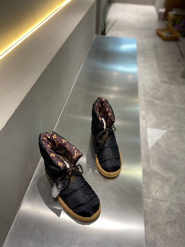 Louis Vuitton shoes Style 192 - sole and craftsmanship detail