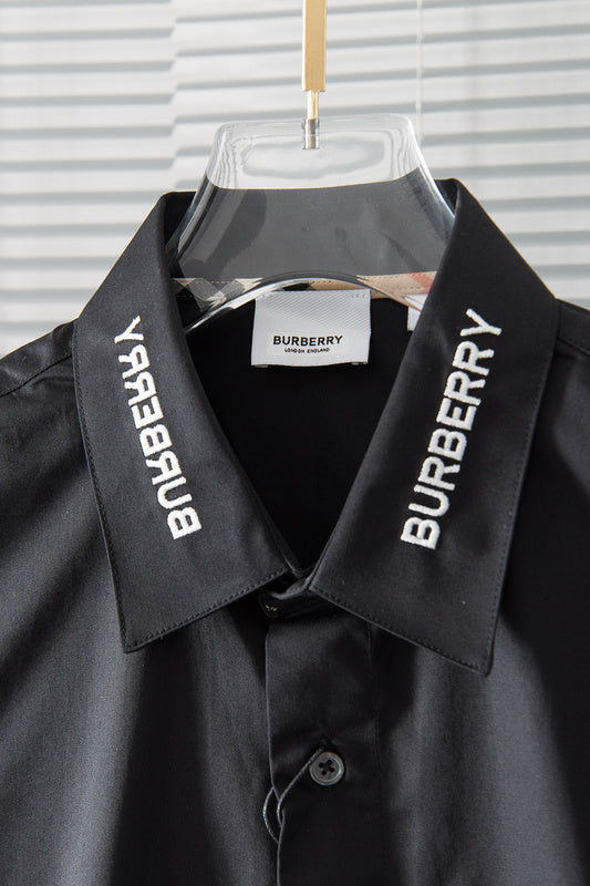 Full silhouette view of Burberry luxury piece style No.042