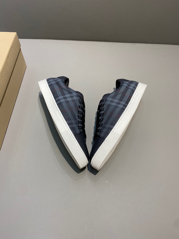Burberry shoes Style 088 - sole and craftsmanship detail