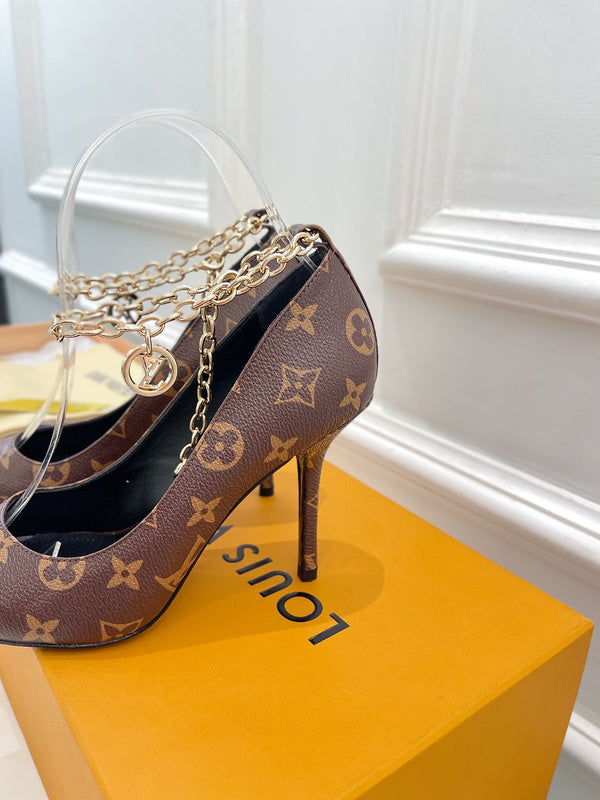 Louis Vuitton shoes Style 414 - close-up of timeless elegant design (alternate angle)