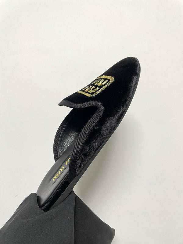 Three-quarter angle view of Miu Miu luxury piece style No.088