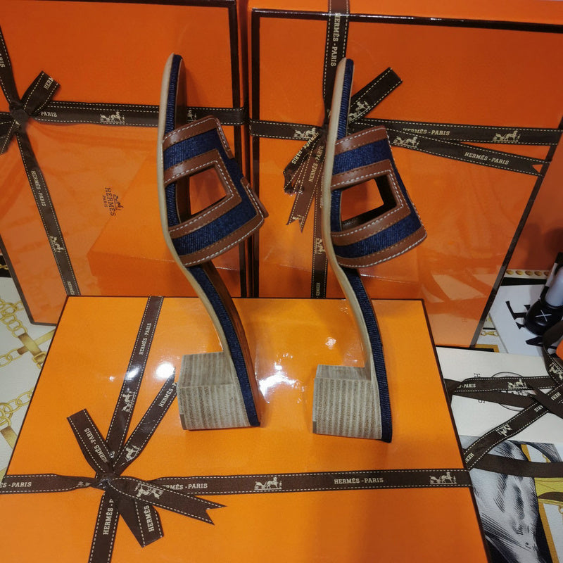 Hermes sandals Style 053 - logo and branding close-up
