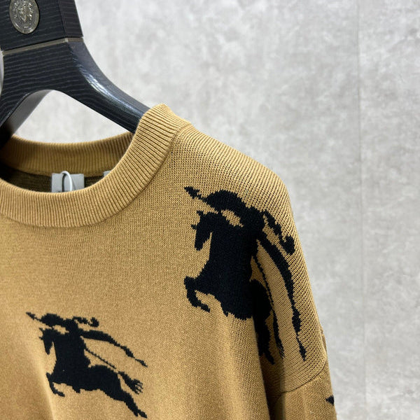 Three-quarter angle view of Burberry luxury piece style No.346