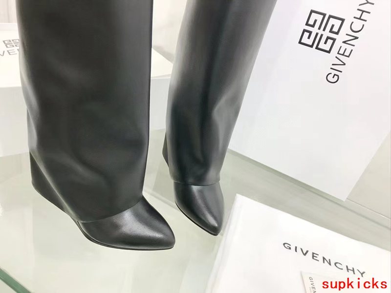 Givenchy shoes Style 117 - close-up of premium designer craftsmanship