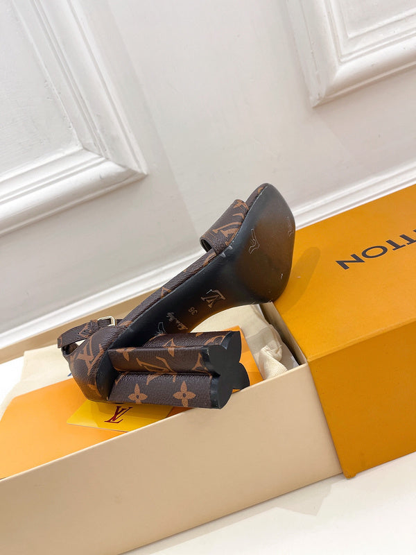 Louis Vuitton shoes Style 386 - top view showing design