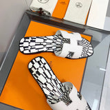 Hermes sandals Style 192 - back heel detail