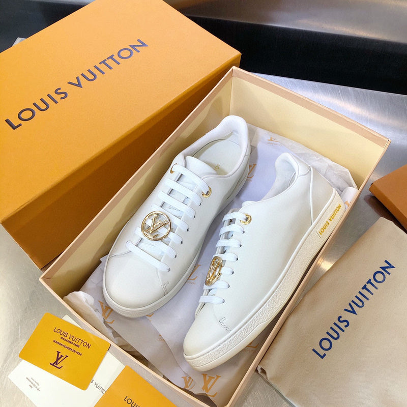Back view of Louis Vuitton luxury piece style No.017