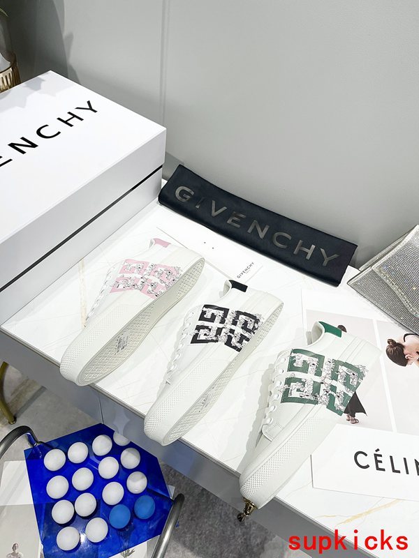 Givenchy shoes Style 049 - logo and branding close-up