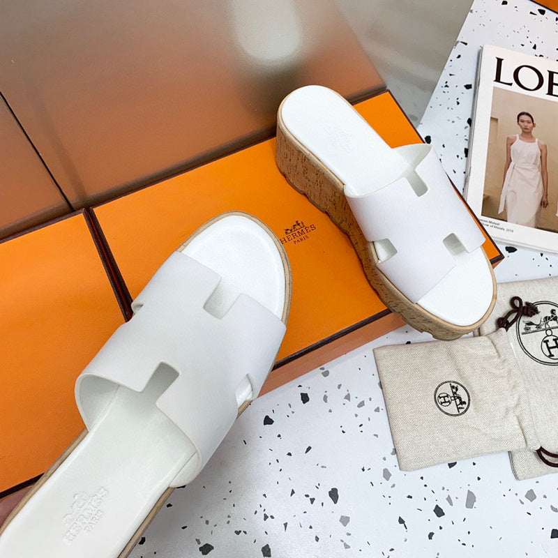 Hermès Camel Flat Thong Sandals - Back View