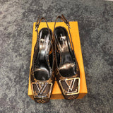 Side profile view of Louis Vuitton luxury piece style No.073