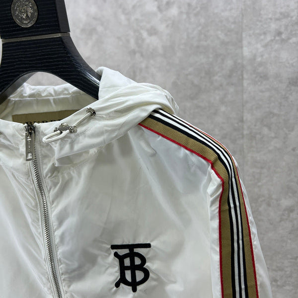 Three-quarter angle view of Burberry luxury piece style No.341