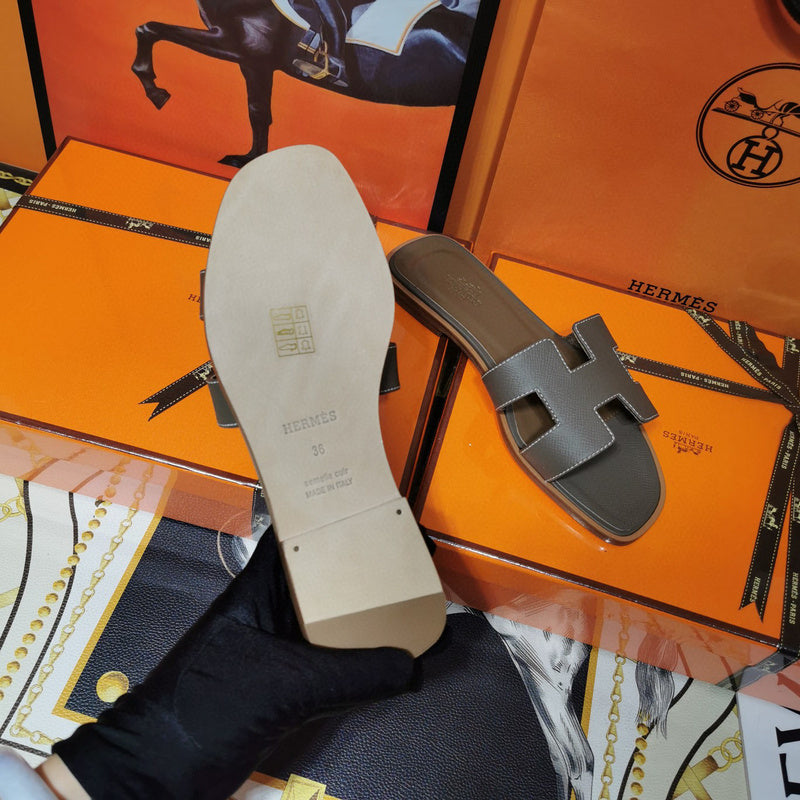 Hermes sandals Style 068 - top view showing design